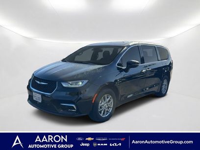 Used 2026 Chrysler Pacifica Select