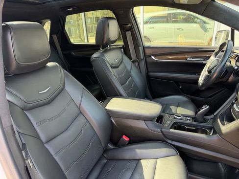 Used 2022 Cadillac XT5 Premium Luxury w/ Platinum Package AWD/4WD image 4