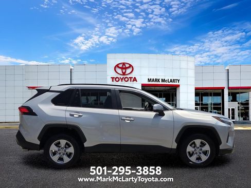 Used 2022 Toyota RAV4 XLE FWD image 6
