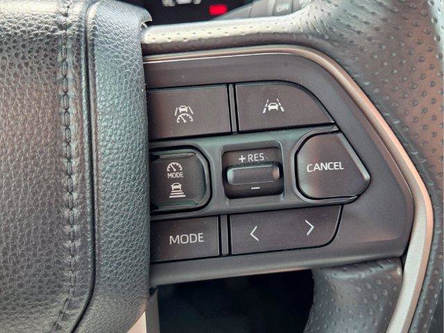 Used 2025 Toyota 4Runner SR5 AWD/4WD image 34