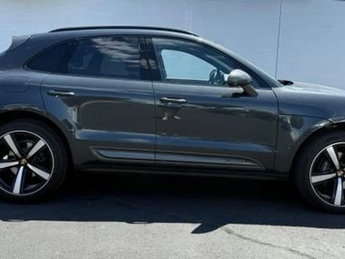 Used 2024 Porsche Macan AWD/4WD image 8