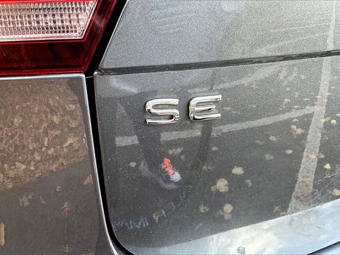 Used 2022 Volkswagen Tiguan SE image 24