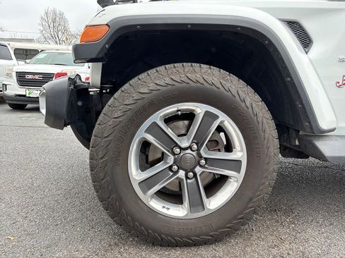 Used 2018 Jeep Wrangler Unlimited Sahara image 12