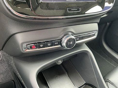New 2026 Volvo XC40 B5 Plus w/ Climate Package AWD/4WD image 18