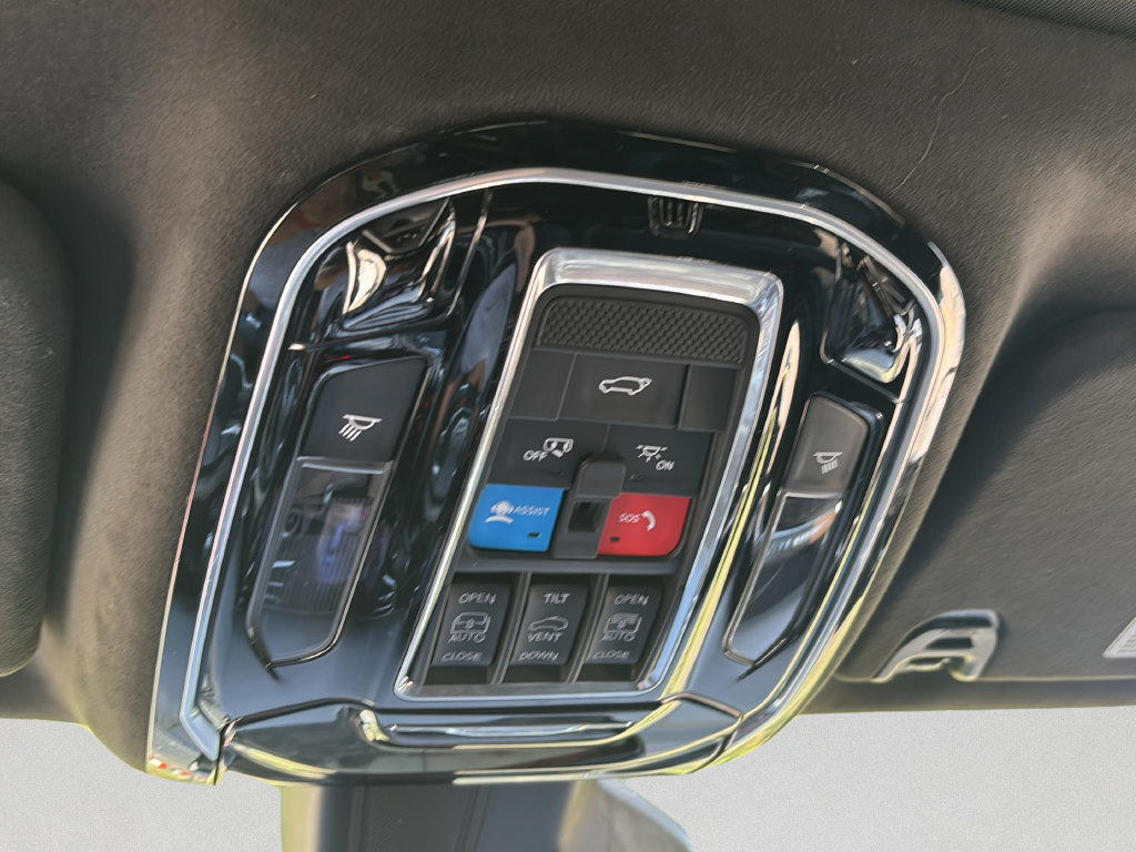 Used 2022 Jeep Grand Wagoneer Series II w/ Convenience Group III AWD/4WD image 32