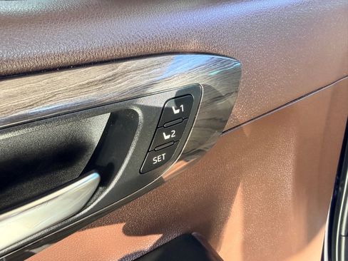 Used 2022 Toyota Highlander Platinum image 6