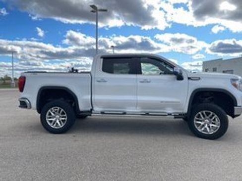 Used 2021 GMC Sierra 1500 SLT image 1