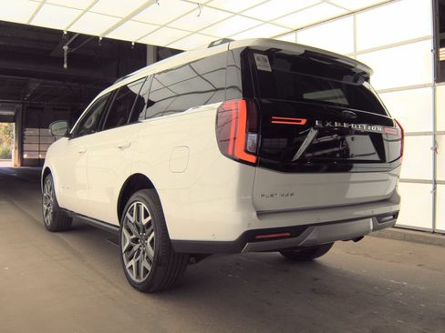 Used 2025 Ford Expedition Platinum w/ Platinum Ultimate Package AWD/4WD image 18