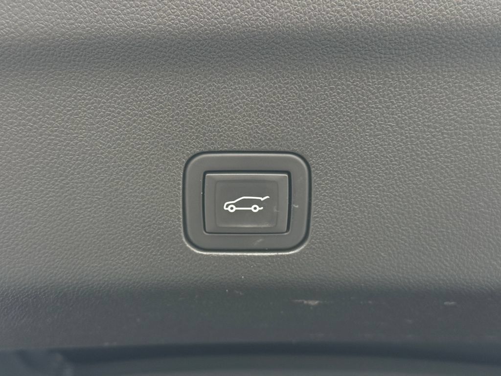 Used 2024 Chevrolet Suburban High Country AWD/4WD image 11