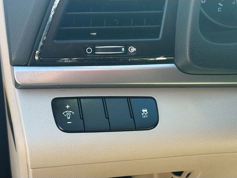Used 2017 Hyundai Elantra SE image 10