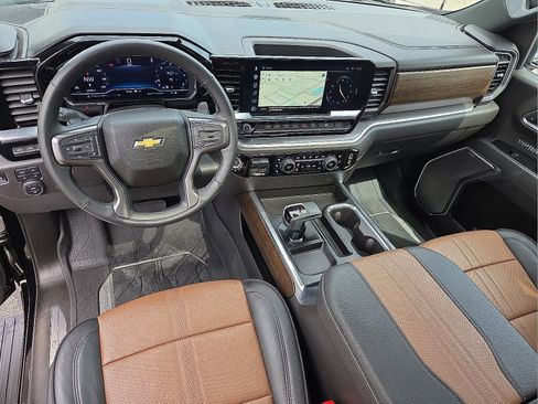 Used 2025 Chevrolet Silverado 1500 High Country w/ Technology Package AWD/4WD image 6