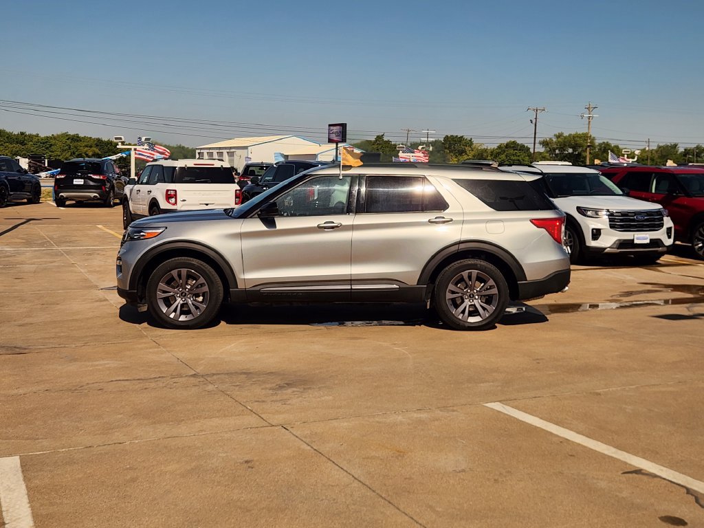 Certified 2024 Ford Explorer XLT w/ Equipment Group 202A AWD/4WD image 4