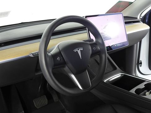 Used 2022 Tesla Model Y Long Range AWD/4WD image 30