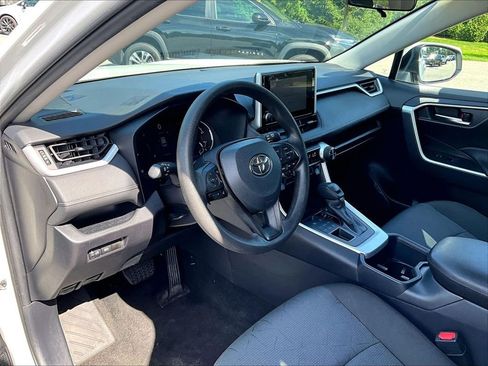 Used 2025 Toyota RAV4 XLE AWD/4WD image 8