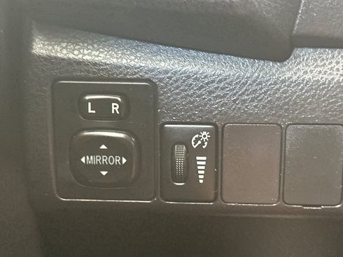 Used 2016 Toyota Corolla L FWD image 25