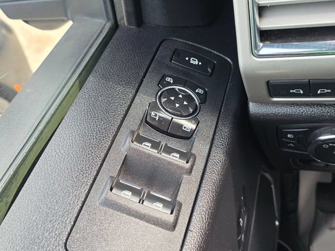 Used 2017 Ford F350 Lariat w/ Lariat Ultimate Package AWD/4WD image 31