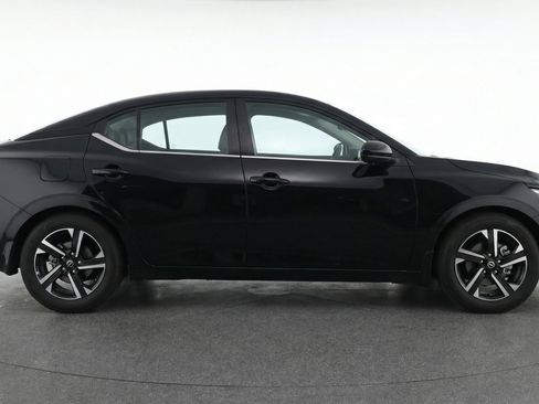 Used 2025 Nissan Sentra SV image 11