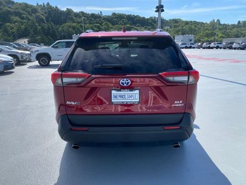 Certified 2022 Toyota RAV4 XLE Premium AWD/4WD image 11