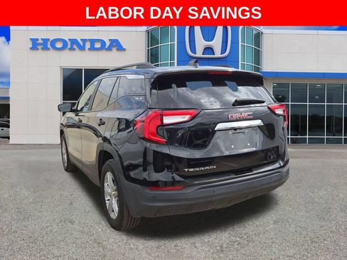 Used 2024 GMC Terrain SLE w/ Driver Convenience Package FWD image 7