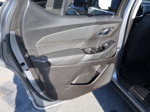 Used 2019 Chevrolet Traverse LT FWD image 30