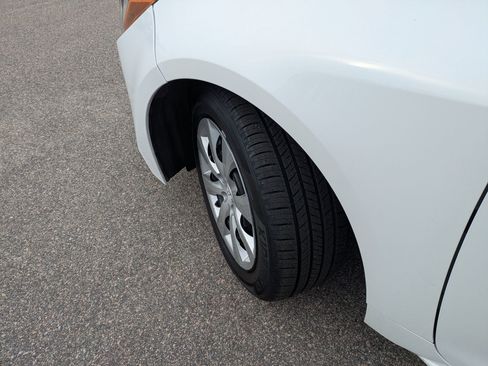 Used 2024 Toyota Corolla LE image 31