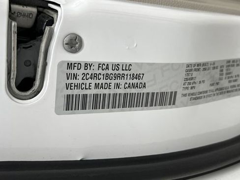 Certified 2024 Chrysler Pacifica Touring-L image 38