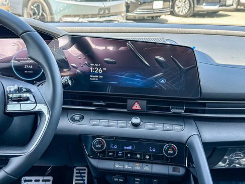Used 2025 Hyundai Elantra SEL FWD image 15