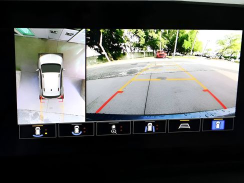 Used 2025 Buick Encore GX Avenir w/ Avenir Technology Package FWD image 23