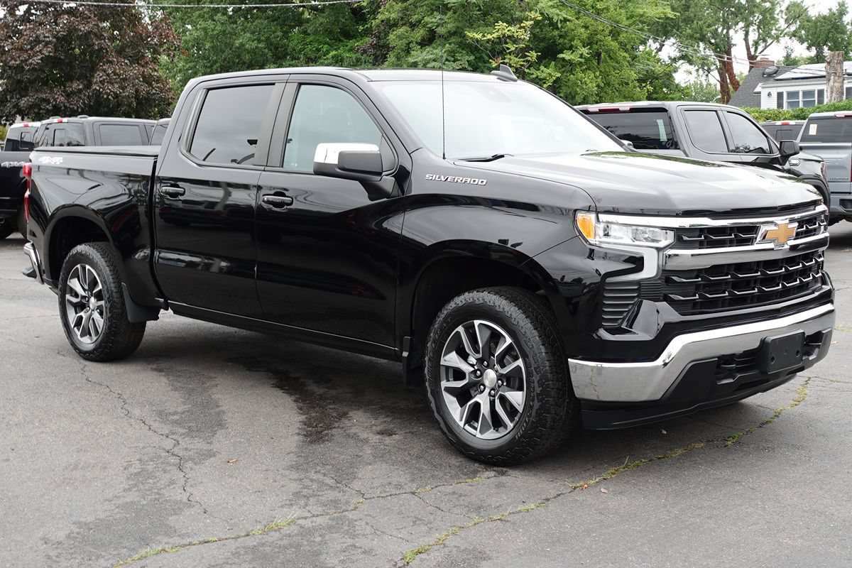 Used 2023 Chevrolet Silverado 1500 LT AWD/4WD image 4