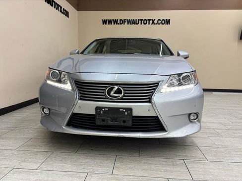 Used 2014 Lexus ES 350 w/ Luxury Package FWD image 2