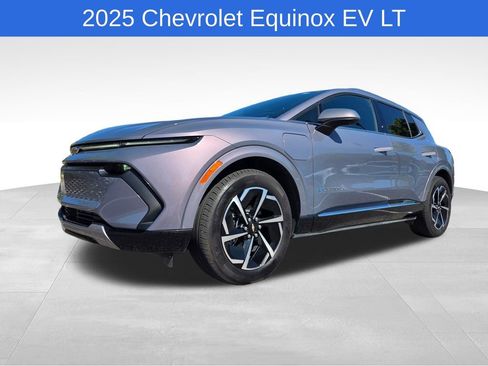 Used 2025 Chevrolet Equinox EV LT image 10