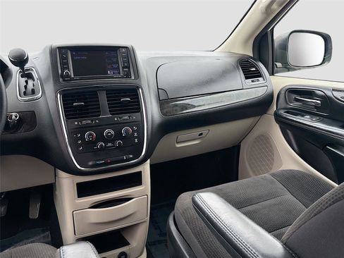 Used 2019 Dodge Grand Caravan SE image 23