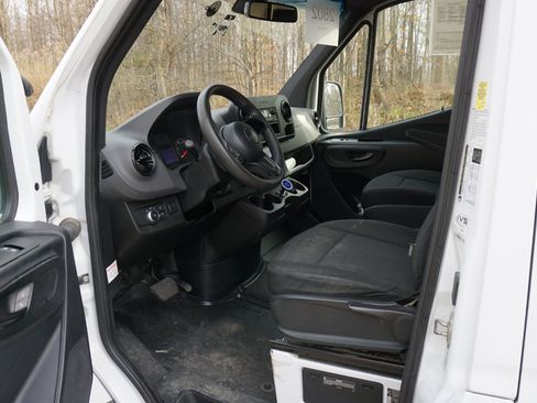 Used 2019 Freightliner Sprinter 170 image 13