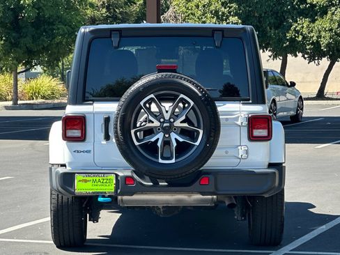 Used 2024 Jeep Wrangler Unlimited AWD/4WD image 12