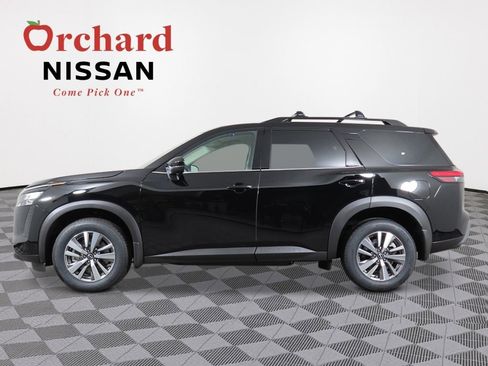 New 2026 Nissan Pathfinder SL image 2