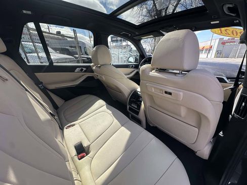 Used 2021 BMW X5 xDrive40i w/ Premium Package image 34