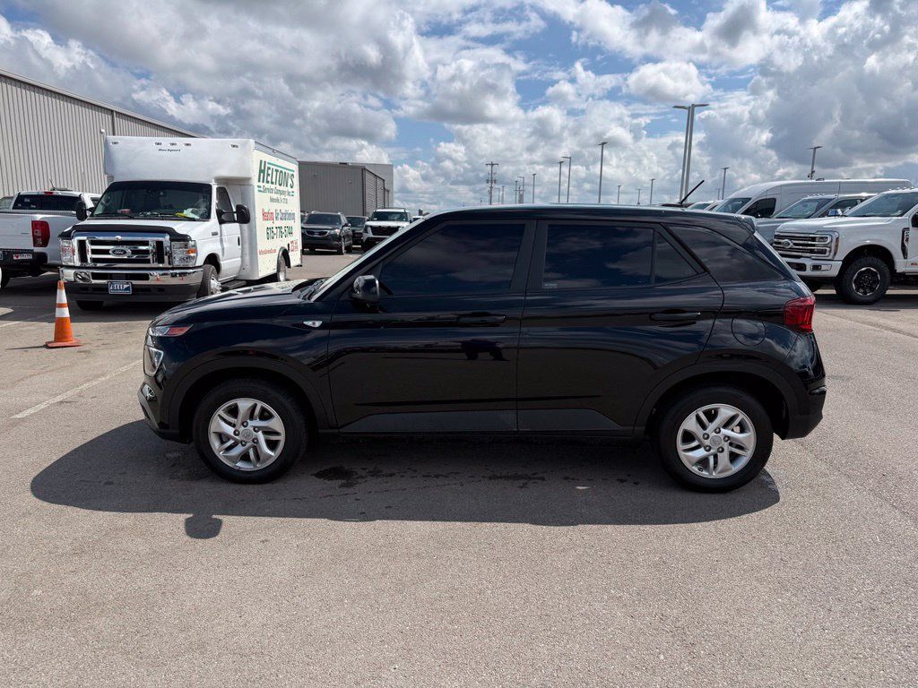 Used 2025 Hyundai Venue SE FWD image 22