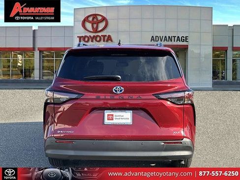 Used 2025 Toyota Sienna XLE image 8