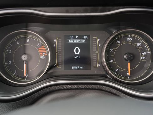 Used 2019 Jeep Cherokee Latitude w/ Popular Appearance Group AWD/4WD image 29