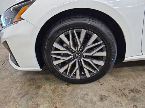 Used 2025 Nissan Altima 2.5 SV FWD image 8