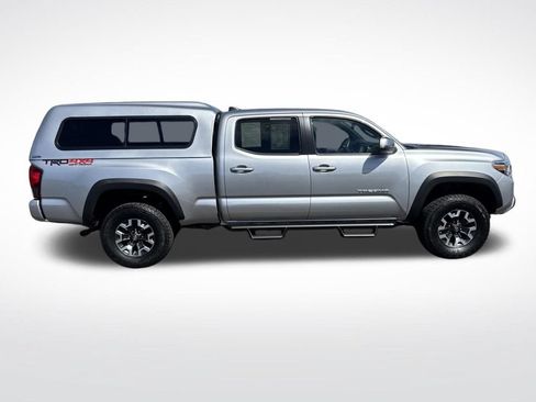 Used 2019 Toyota Tacoma TRD Off-Road w/ Technology Package AWD/4WD image 8