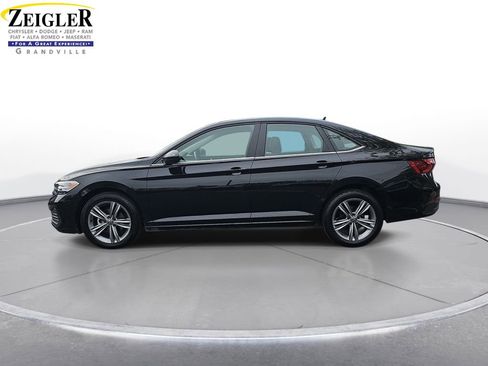 Used 2024 Volkswagen Jetta SE FWD image 8