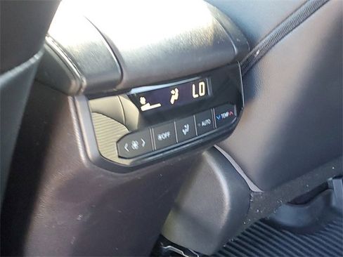 Used 2023 Toyota Highlander XSE image 13