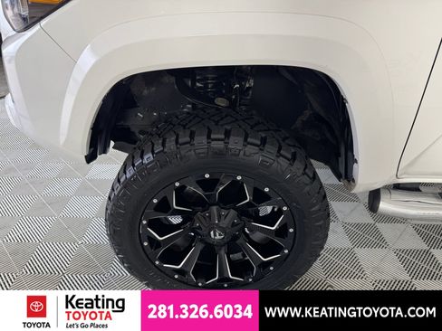 Used 2021 Toyota Tacoma Limited AWD/4WD image 30