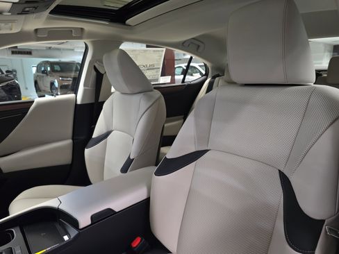 New 2025 Lexus ES 350 w/ Premium Package image 13
