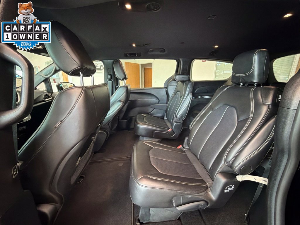 Used 2025 Chrysler Pacifica Select FWD image 8