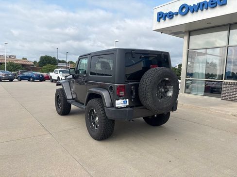 Used 2017 Jeep Wrangler Sahara w/ Connectivity Group AWD/4WD image 7