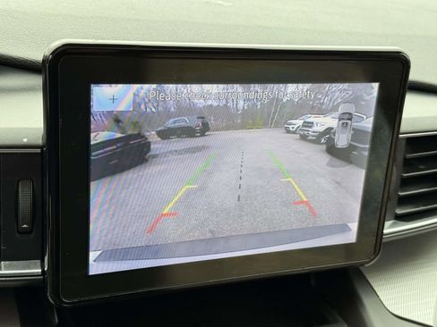 Used 2020 Ford Explorer XLT w/ Equipment Group 202A image 4