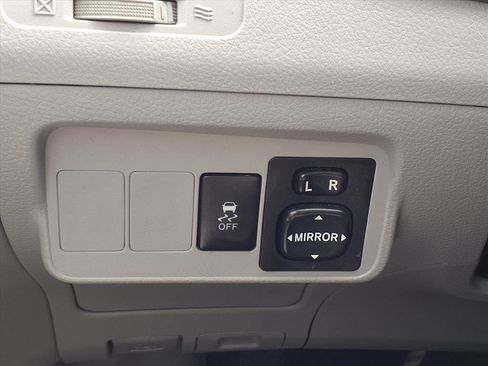 Used 2010 Toyota Corolla LE image 7