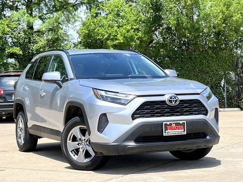 Used 2024 Toyota RAV4 XLE FWD image 2